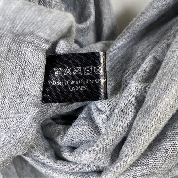 ⭐️SEE NEW LISTING⭐️Hot Steps Grey Foulard Scarf - Picture 5 of 6